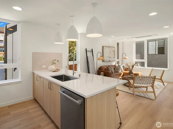 2528 30th Avenue W, Seattle, WA 98199