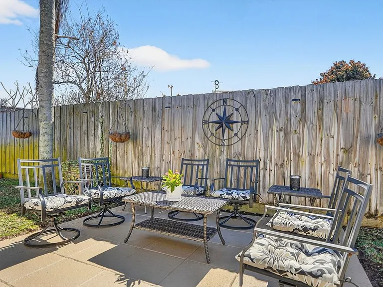 425 Via Valencia Ct — Photo 45
