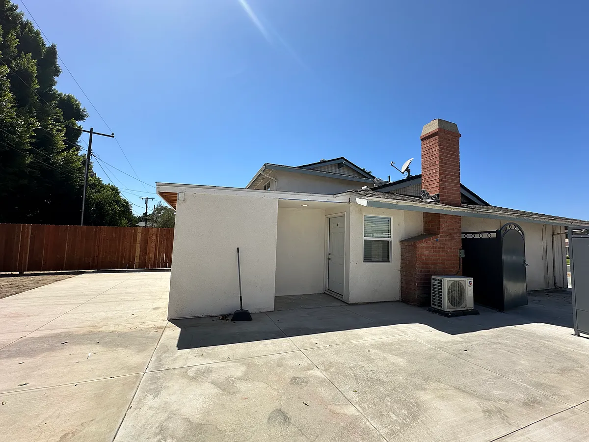 Building Photo - 2738 E Whidby Ln #C