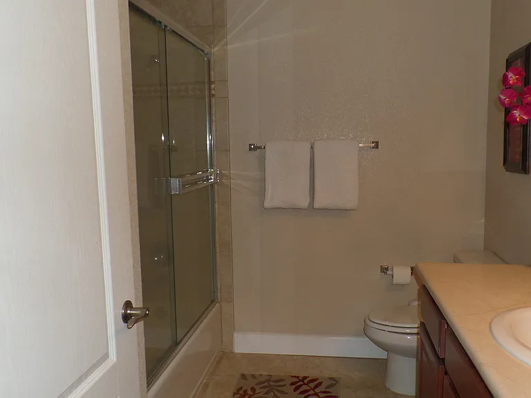 211 Moser Ave #R6 — Photo 16