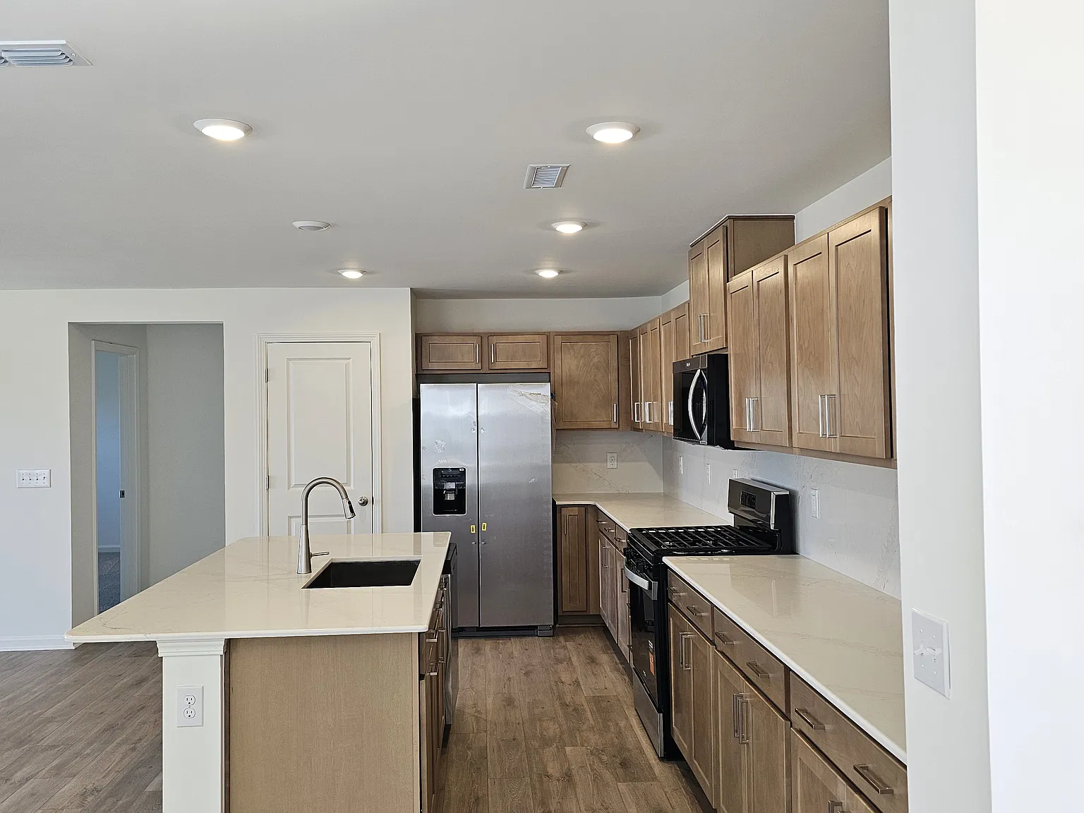 4 bed, 1844 sqft, $2,150 — Photo 3