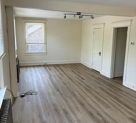3rd image of 1112 Sunset Ave