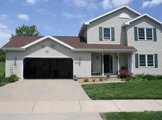 5395 Creekside Pl, La Crosse, WI 54601