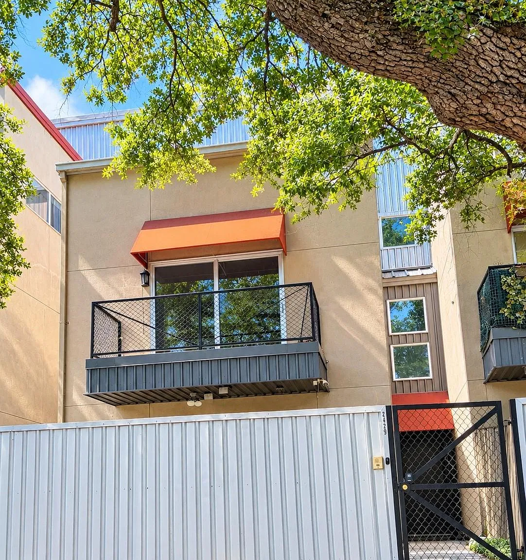 2 bed, 2.5 bath, 2121 sqft, $2,250 — Photo 1