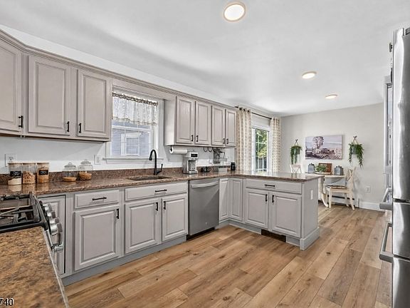 5th image of 3 High View St
