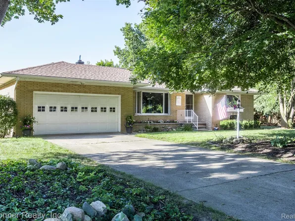 4126 Yankee Rd, Saint Clair, MI 48079