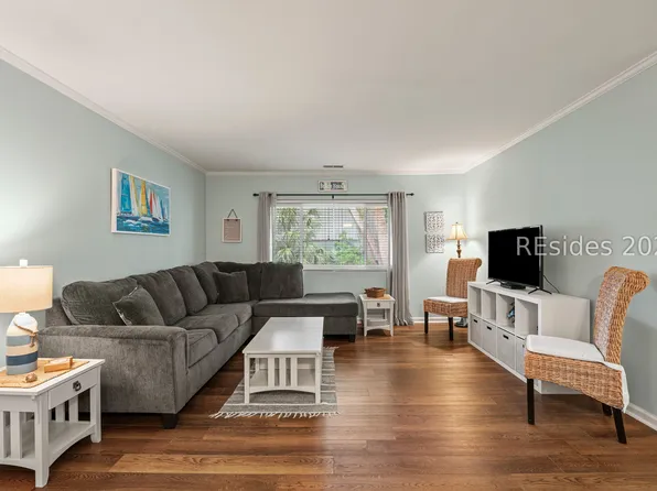 25 Deallyon Ave APT 132, Hilton Head Island, SC 29928