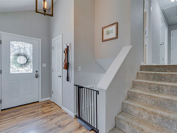 5th image of 110 Towne Creek Trl