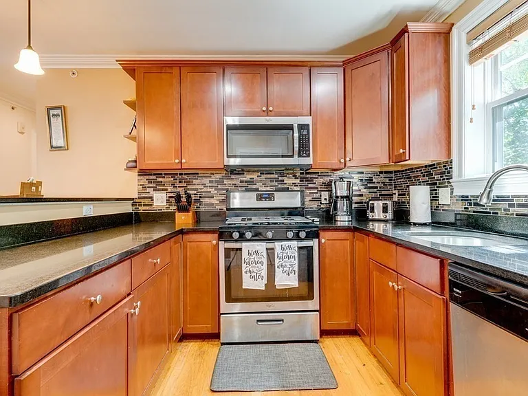 6 Forest St #2 — Photo 4
