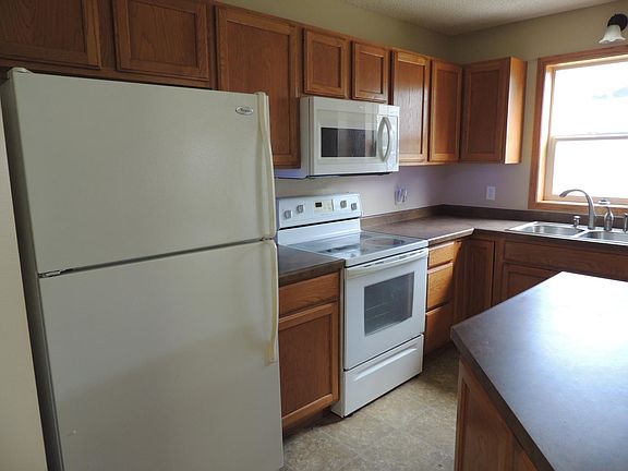 3rd image of 10442 64th Ln NE