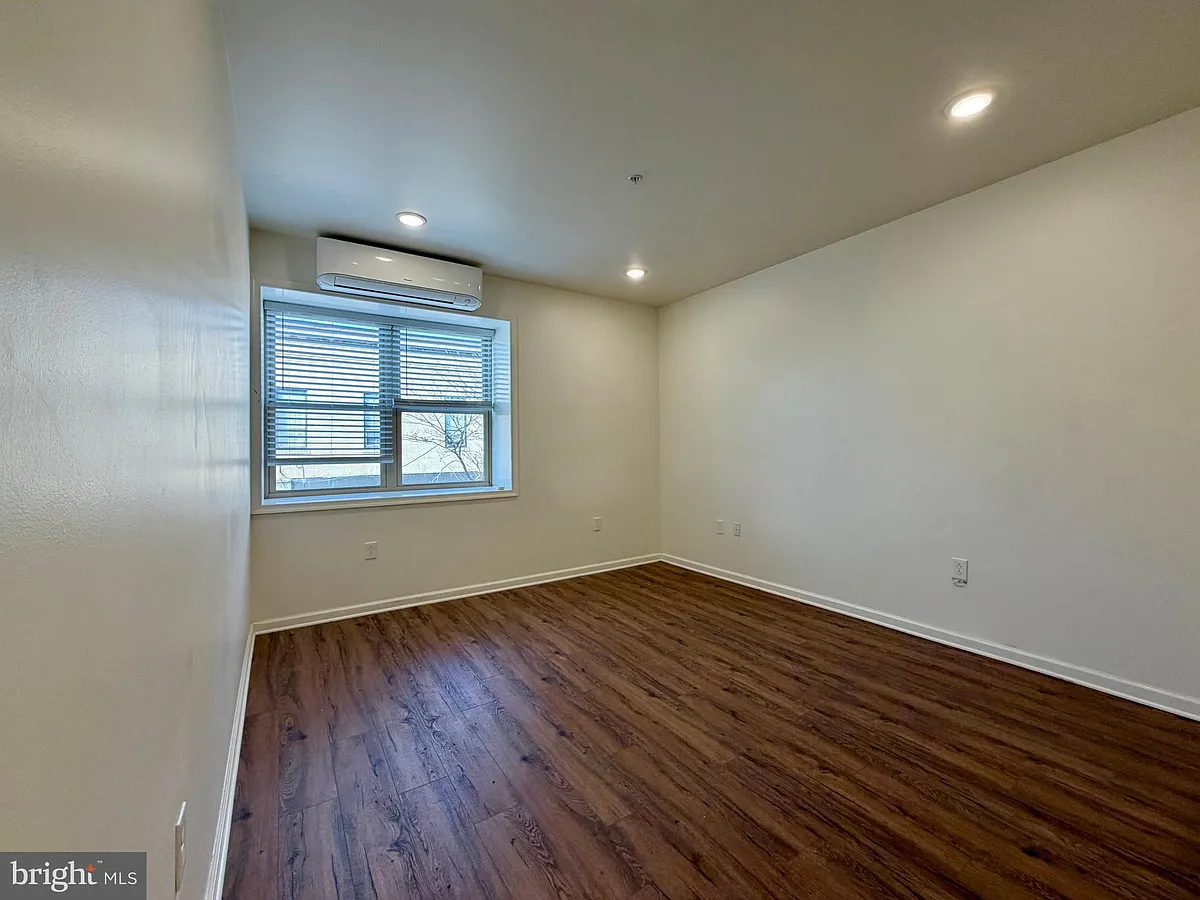 Building Photo - 2158 N Broad St #F