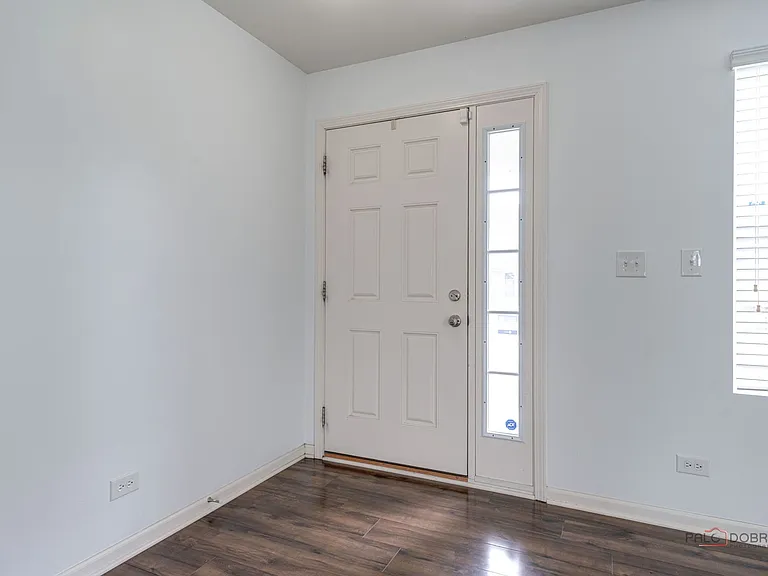 202 Minuet Cir — Photo 3