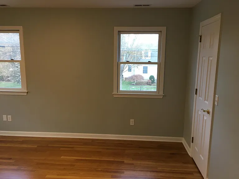 211 Hunyadi Ave — Photo 14