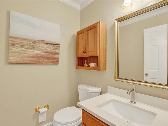 5th image of 104 Suffield Ct