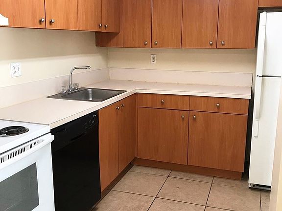 4th image of 431 Executive Dr #105