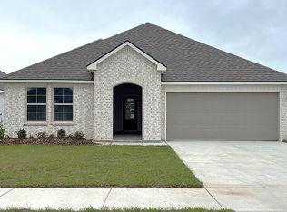 113 Lake Ridge Dr, Broussard, LA 70518