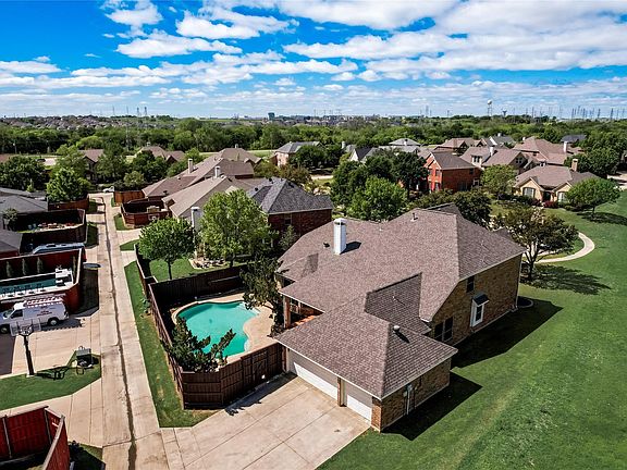 2nd image of 684 Hollow Cir