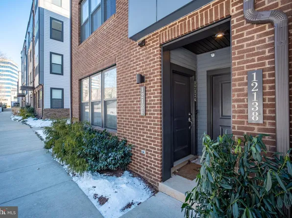 12136 Loblolly Dr, Fairfax, VA 22033