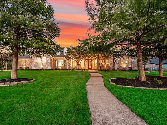 2nd image of 324 E Carruth Ln
