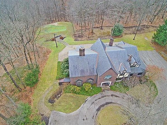 4th image of 300 Hillvue Dr