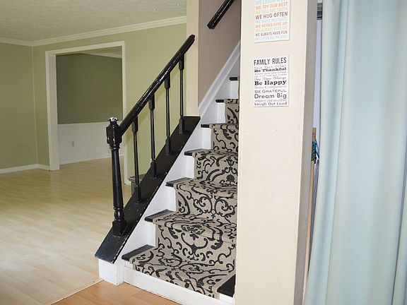 3rd image of 3893 Wood Trail Dr