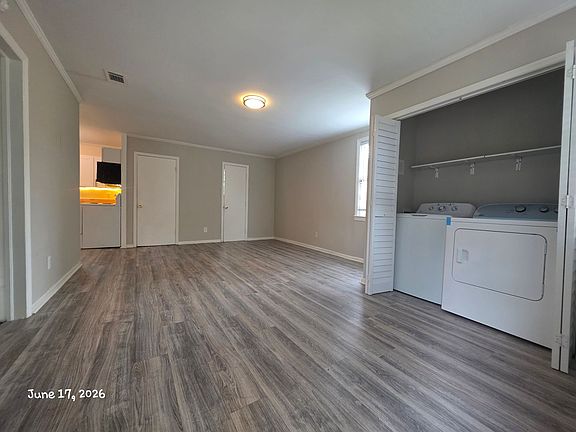 5th image of 1118 E 39th St