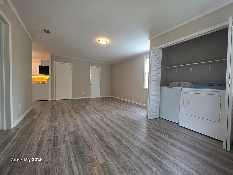 1118 E 39th St — Photo 5