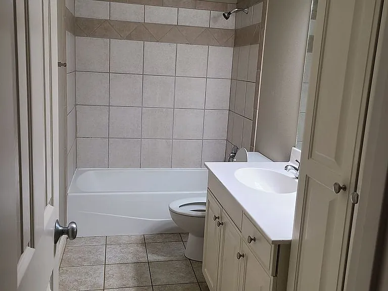 2111 Raguet St #1-10 — Photo 4