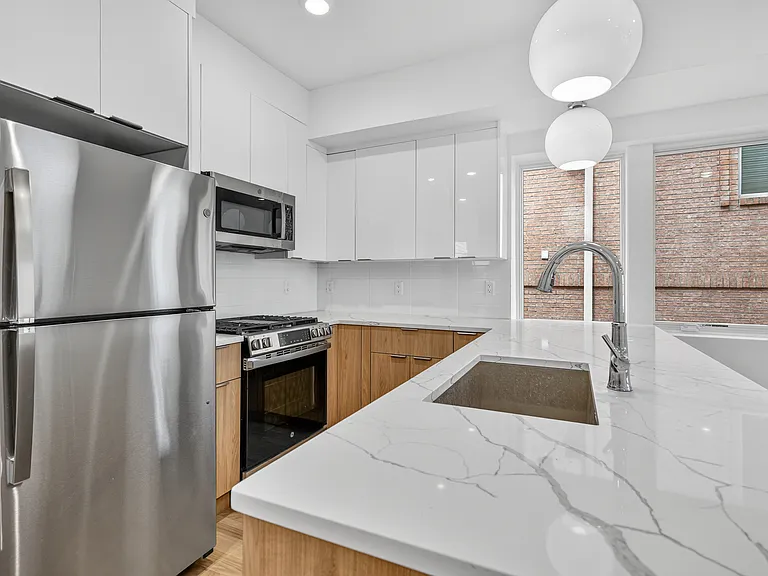 46 Hudson Ave #A — Photo 3