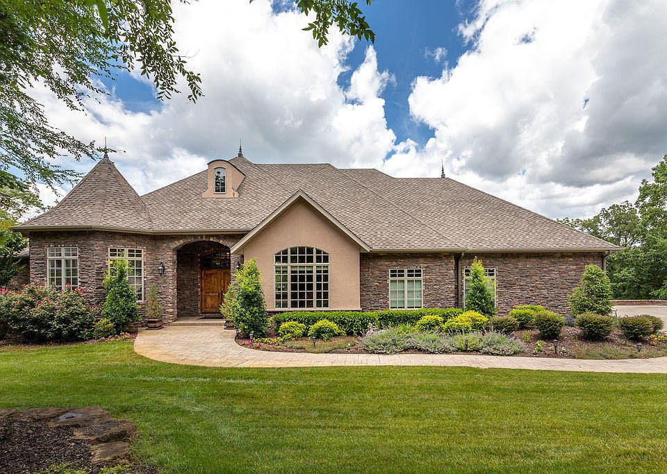 1st image of 99 Lago Dr