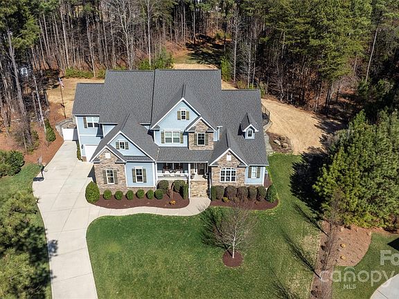 3rd image of 119 Charthouse Ln
