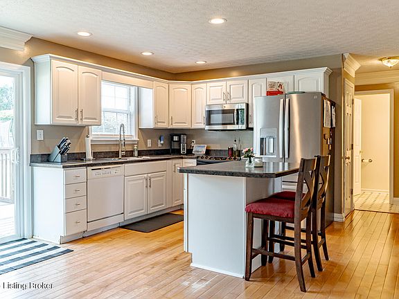 2nd image of 413 Keeneland Dr