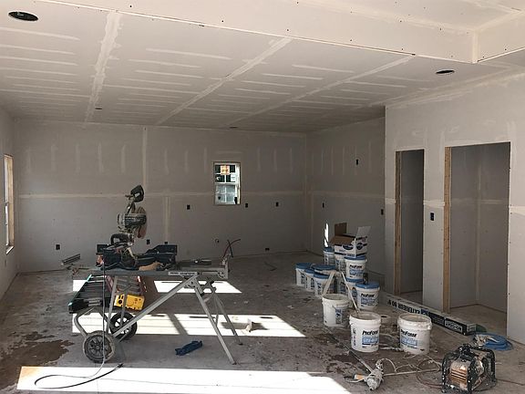 3rd image of 248 Bonnie Dr