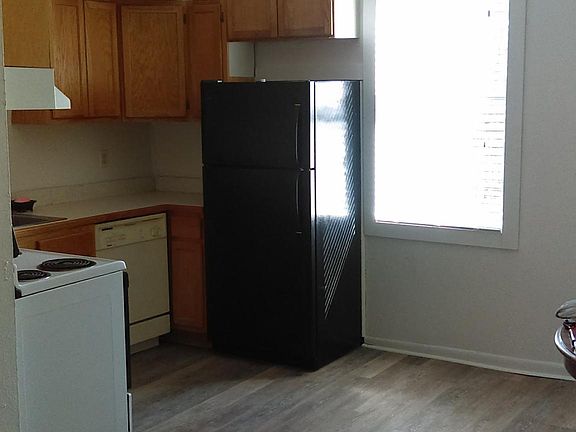 2nd image of 2850 Indiana Ave #3