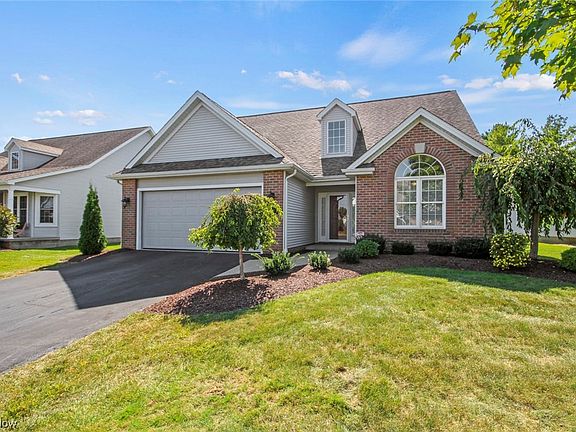 2nd image of 130 Lake Pointe Cir