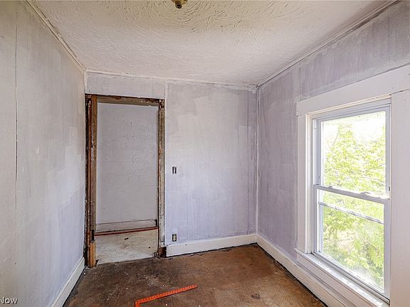 2nd image of 1107 W 2nd St