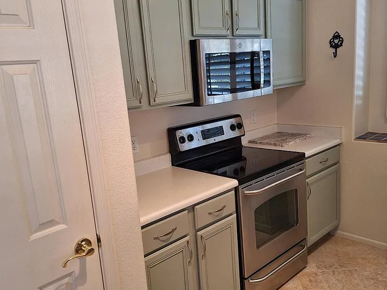 4333 E Hartford Ave — Photo 6