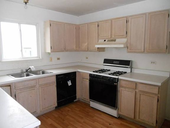 4th image of 472 Windridge Dr