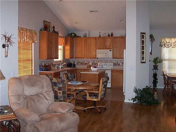 4th image of 1088 Lincoln Park Dr