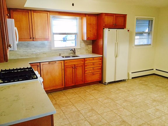 new kitchen (eat in) quartz 