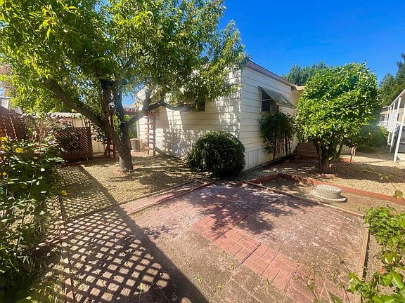 4th image of 39 Walnut Dr #39