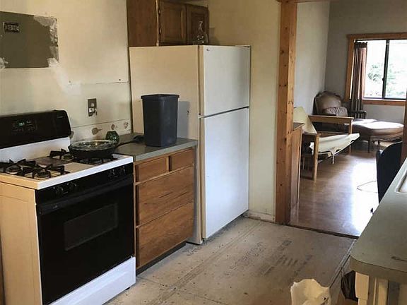 4th image of 1165 Fairview St