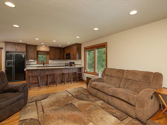 5th image of 1926 Bear Ct SE