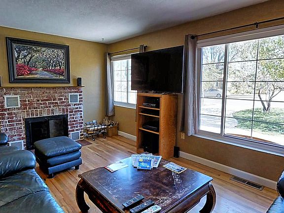 2nd image of 409 Bryn Mawr Dr SE