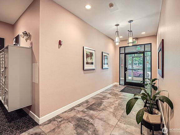 4th image of 621 5th Avenue N #306