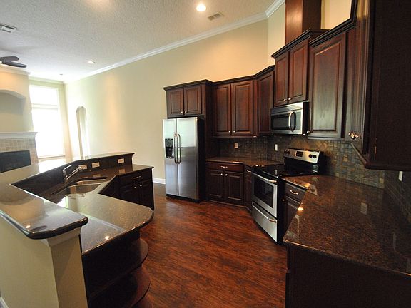 3rd image of 116 Parkside Dr