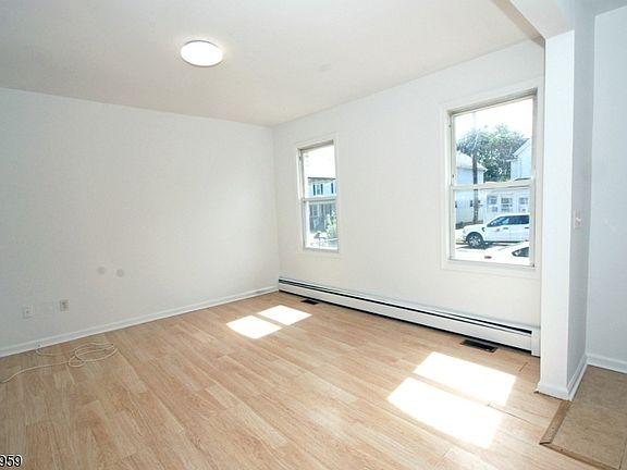 4th image of 23 Lagrange Street
