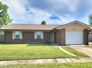 609 E Pine Forest Dr, Lynn Haven, FL 32444