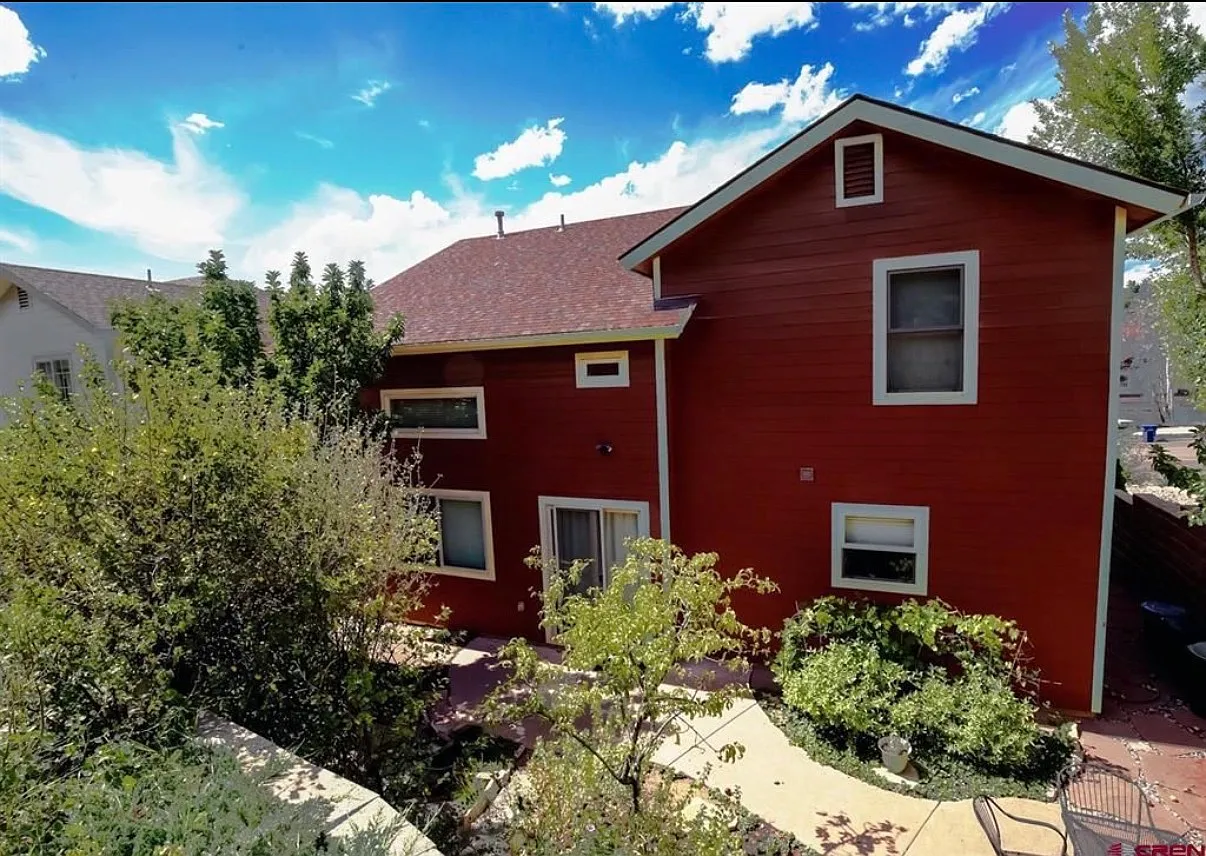 3 bed, 2.5 bath, 1873 sqft, $3,200 — Photo 3