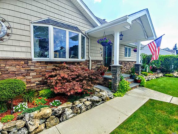 2nd image of 83 Elizabeth Dr